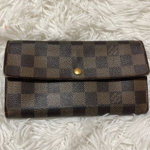 Authentic Louis Vuitton Bifold Sarah long wallet (Price Firm)